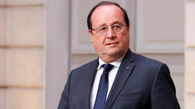 Hollande déclare que l'Europe traverse une crise existentielle